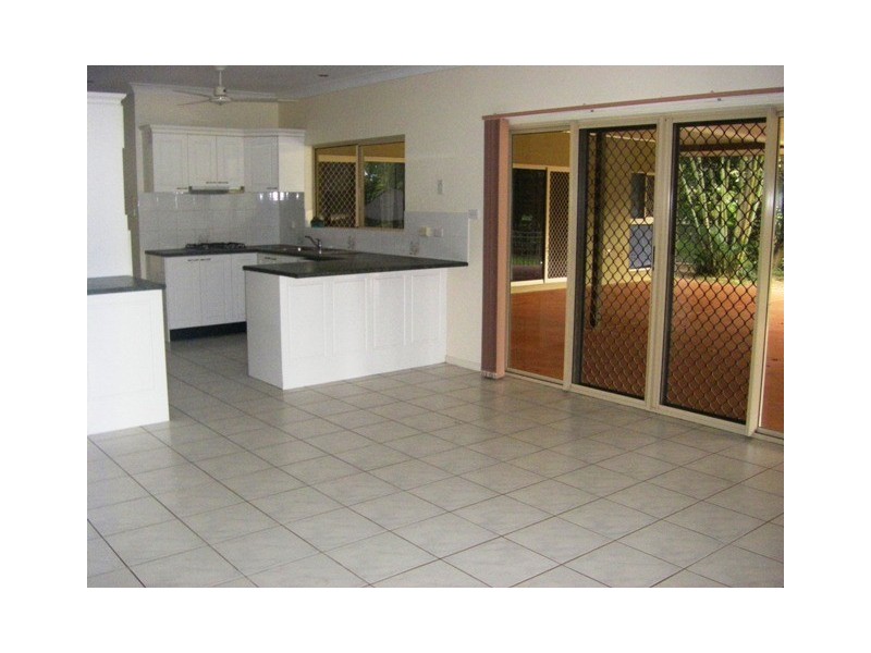 25-27 Runnymede Avenue, Redlynch QLD 4870