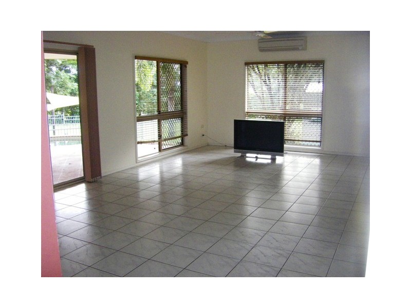 25-27 Runnymede Avenue, Redlynch QLD 4870