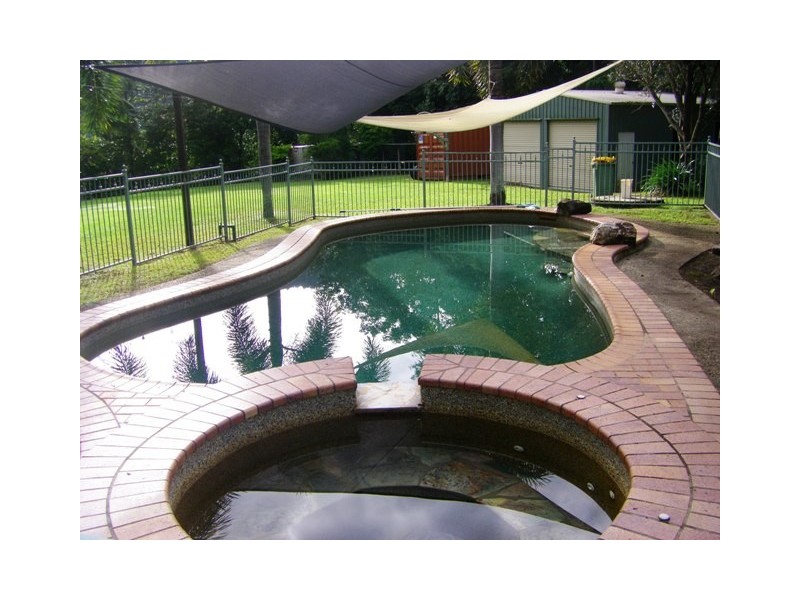 25-27 Runnymede Avenue, Redlynch QLD 4870