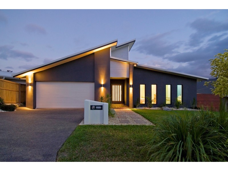 8 Barnacle Street, Trinity Beach QLD 4879