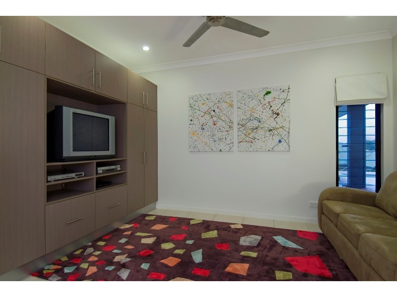 8 Barnacle Street, Trinity Beach QLD 4879