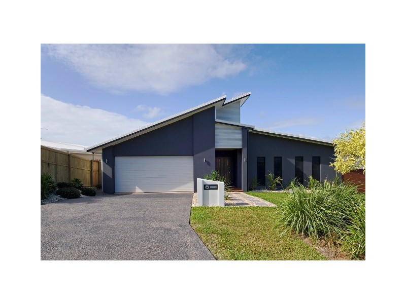 8 Barnacle Street, Trinity Beach QLD 4879