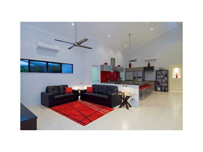 8 Barnacle Street, Trinity Beach QLD 4879