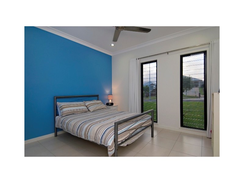 8 Barnacle Street, Trinity Beach QLD 4879