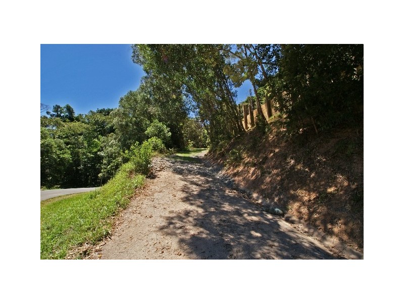 18 Frond Close, Redlynch QLD 4870