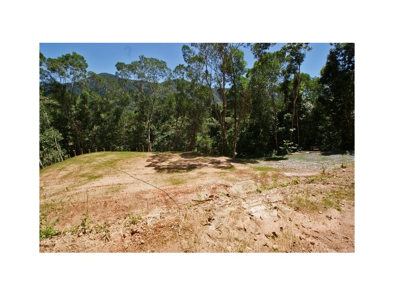 18 Frond Close, Redlynch QLD 4870