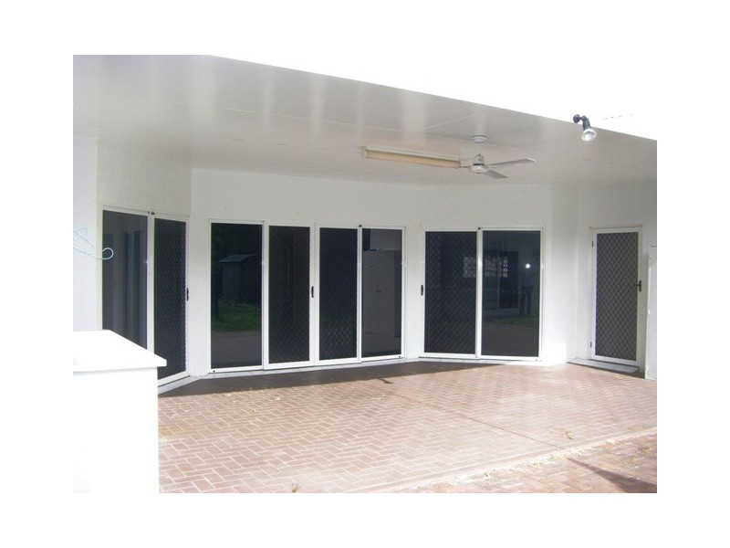 42 Strombus Avenue, Trinity Beach QLD 4879