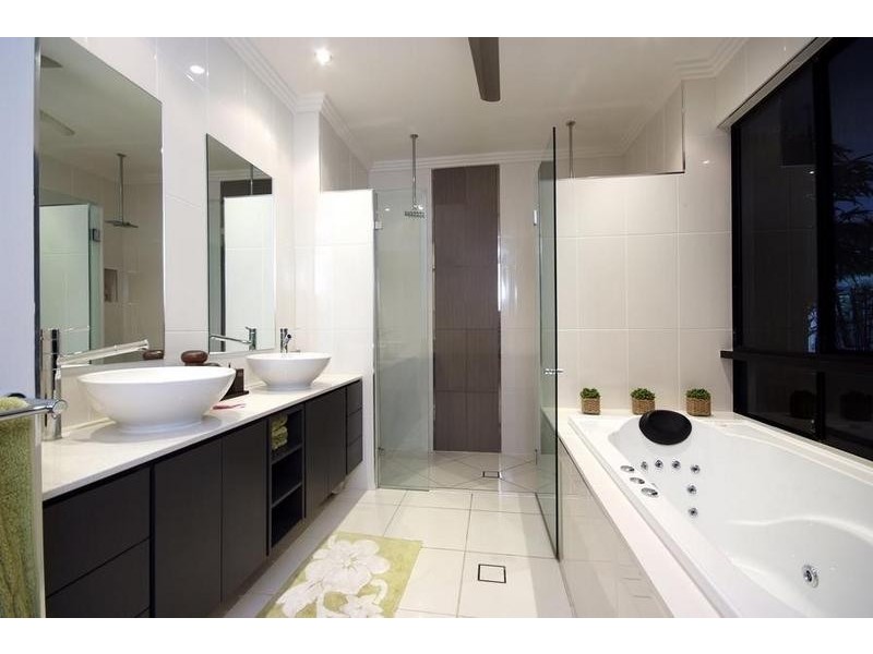 8 Celebration Close, Clifton Beach QLD 4879