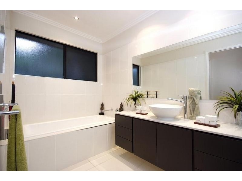 8 Celebration Close, Clifton Beach QLD 4879