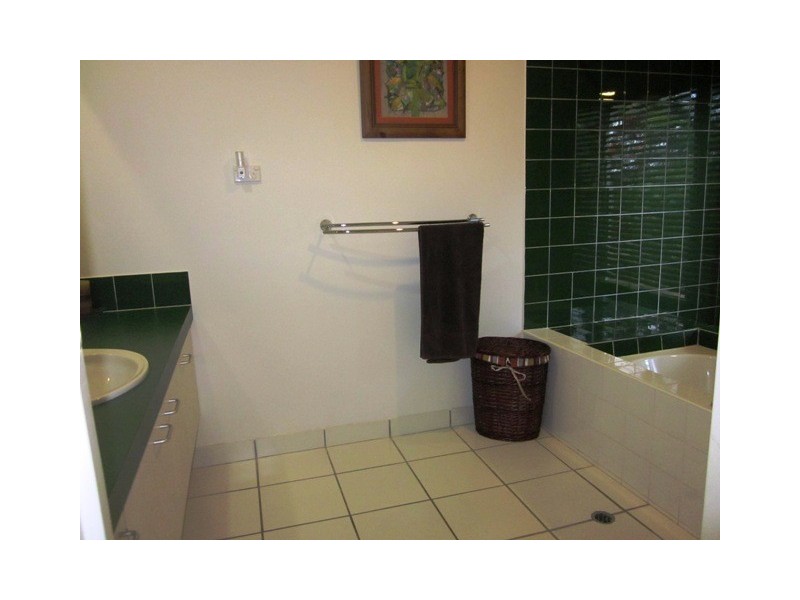 4 Egmont Close, Clifton Beach QLD 4879