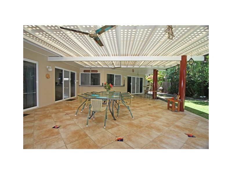 2 Avoca Close, Kewarra Beach QLD 4879