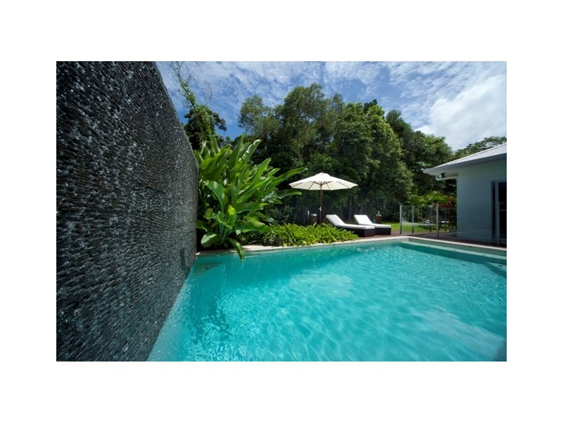 21 Muller Street, Palm Cove QLD 4879