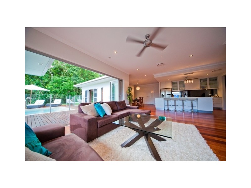 21 Muller Street, Palm Cove QLD 4879