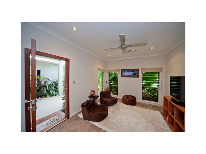 21 Muller Street, Palm Cove QLD 4879