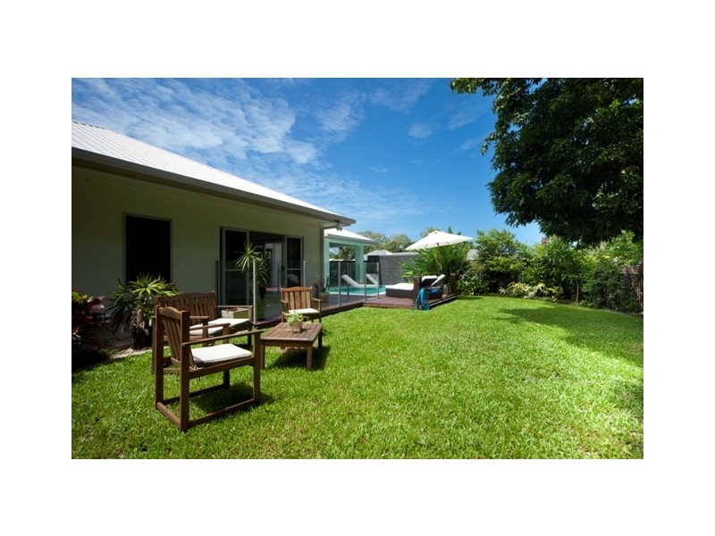 21 Muller Street, Palm Cove QLD 4879