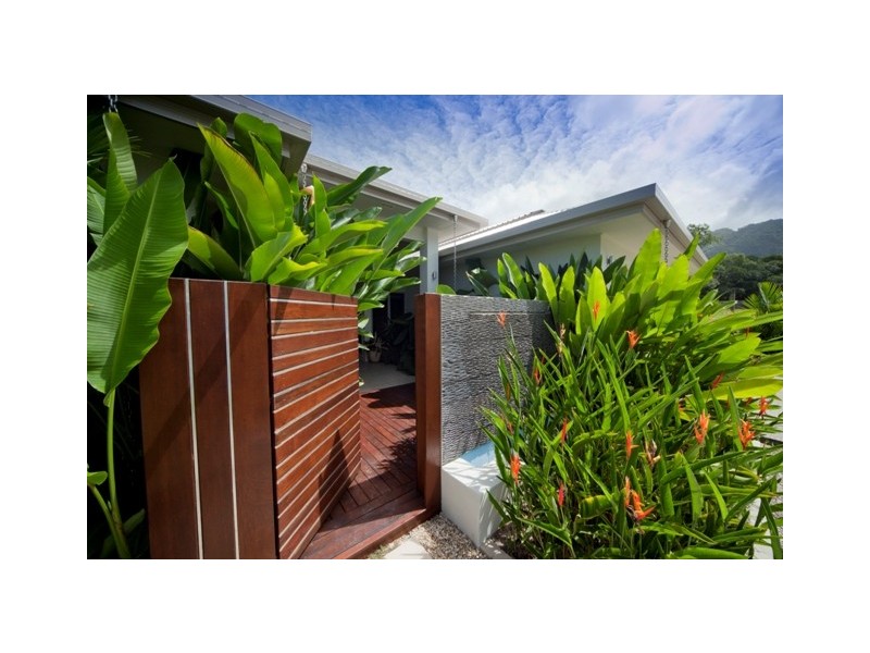 21 Muller Street, Palm Cove QLD 4879