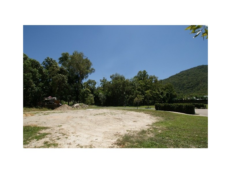 15 Sennfeld Close, Palm Cove QLD 4879