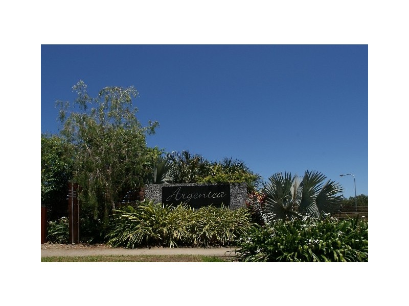 15 Sennfeld Close, Palm Cove QLD 4879