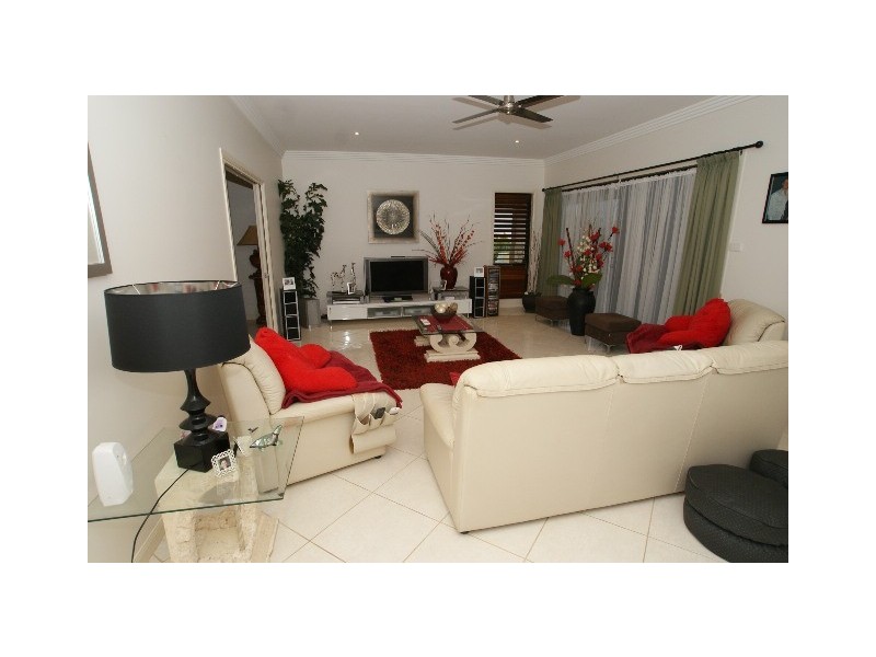 21 Kawana Street, Caravonica QLD 4878