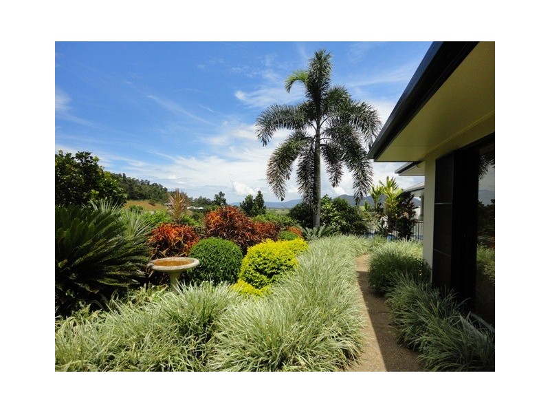 21 Kawana Street, Caravonica QLD 4878