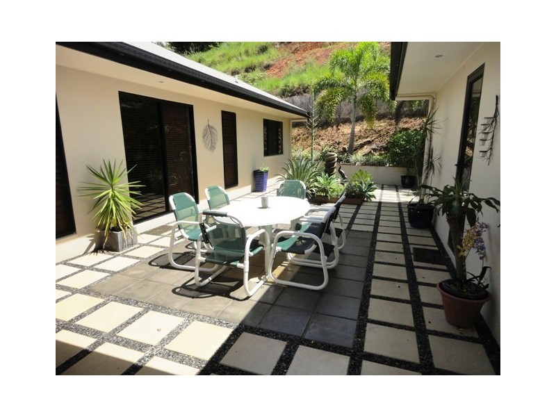 21 Kawana Street, Caravonica QLD 4878