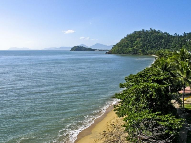 32 Catamaran Circuit, Trinity Beach QLD 4879