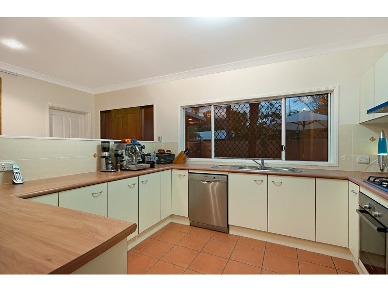 4 Barrier Close, Clifton Beach QLD 4879