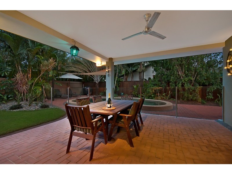 4 Barrier Close, Clifton Beach QLD 4879