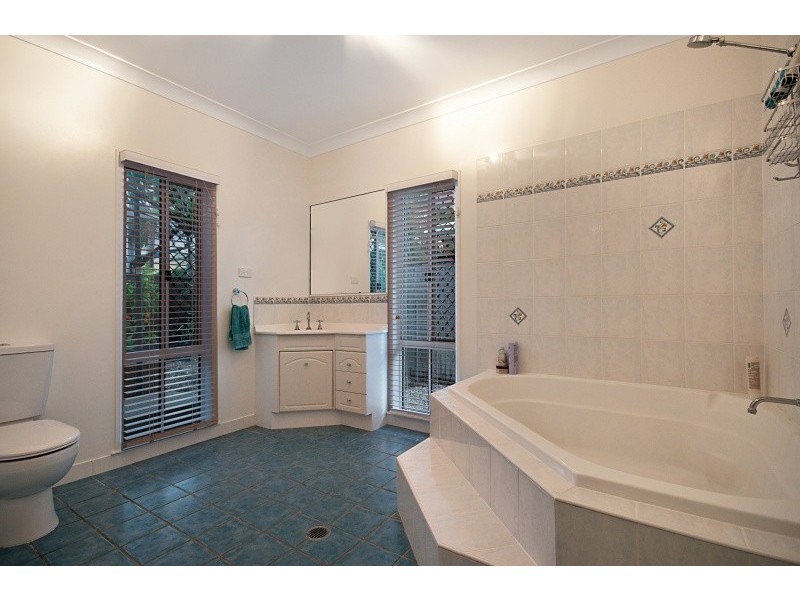 4 Barrier Close, Clifton Beach QLD 4879