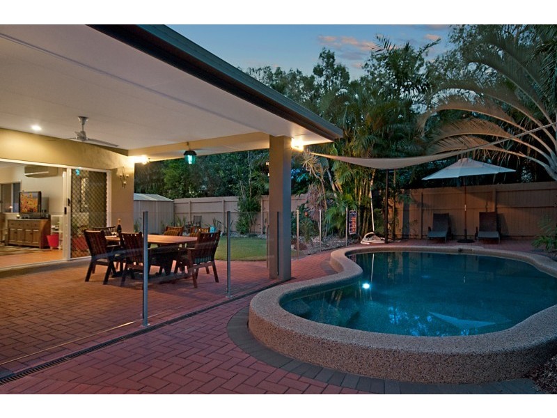 4 Barrier Close, Clifton Beach QLD 4879