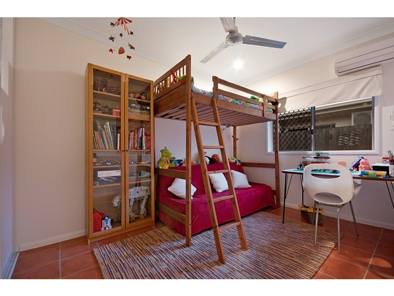 4 Barrier Close, Clifton Beach QLD 4879