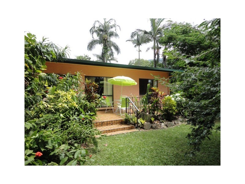 1/18 Satellite Street, Clifton Beach QLD 4879