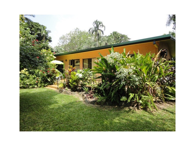 1/18 Satellite Street, Clifton Beach QLD 4879