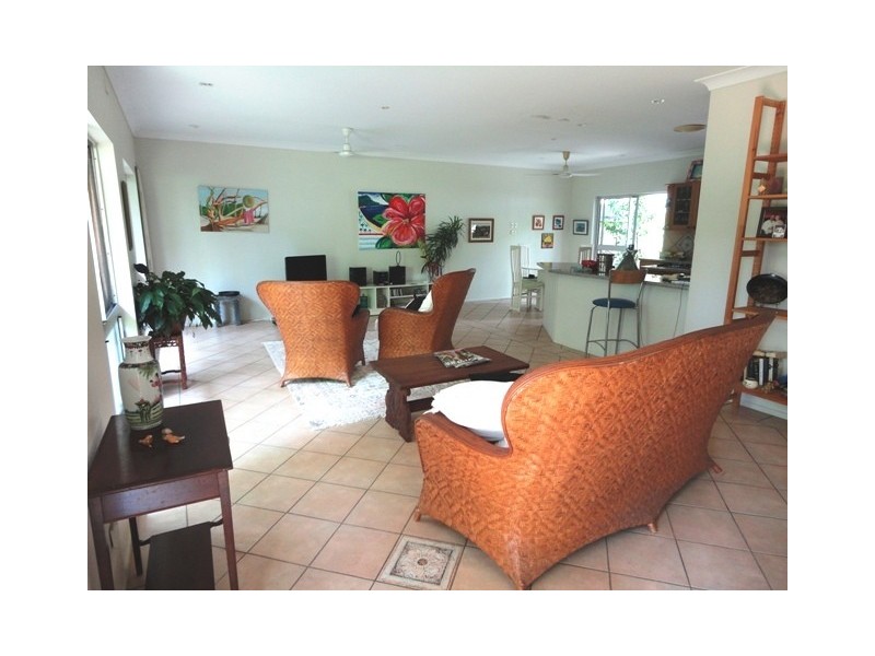 1/18 Satellite Street, Clifton Beach QLD 4879