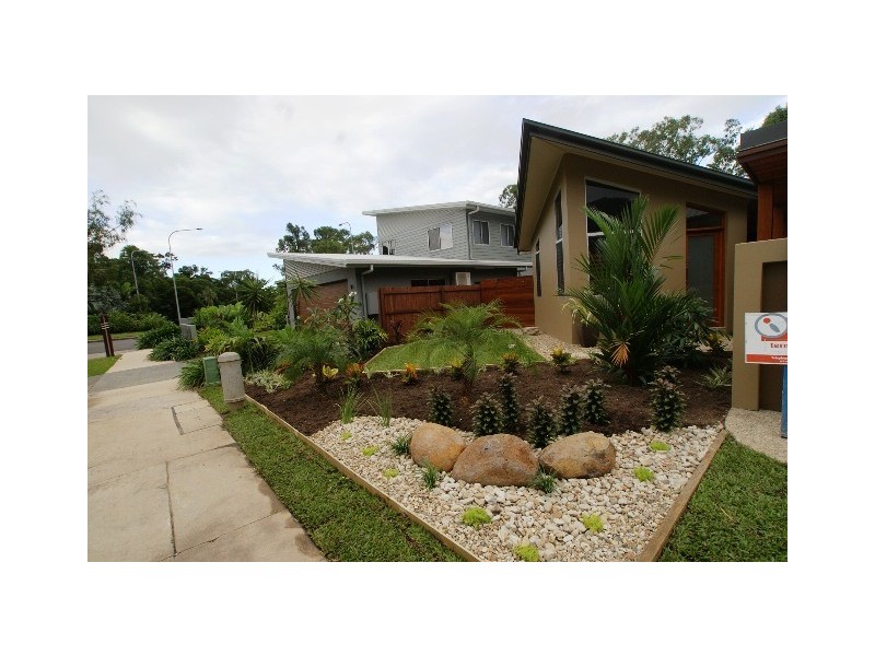 3 Lillian Road, Palm Cove QLD 4879