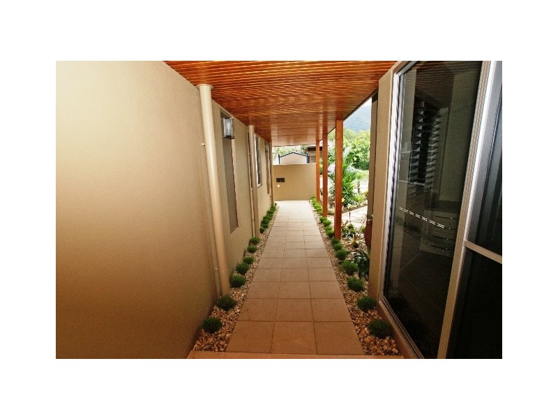 3 Lillian Road, Palm Cove QLD 4879
