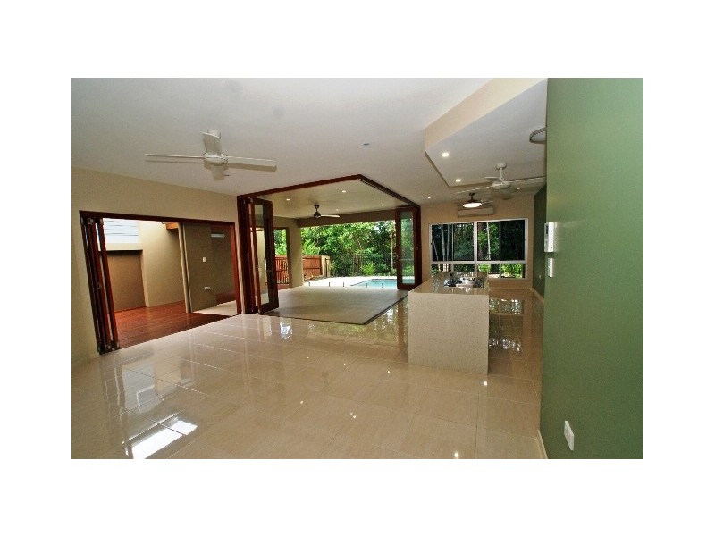 3 Lillian Road, Palm Cove QLD 4879