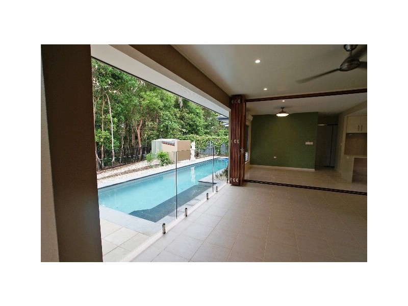 3 Lillian Road, Palm Cove QLD 4879