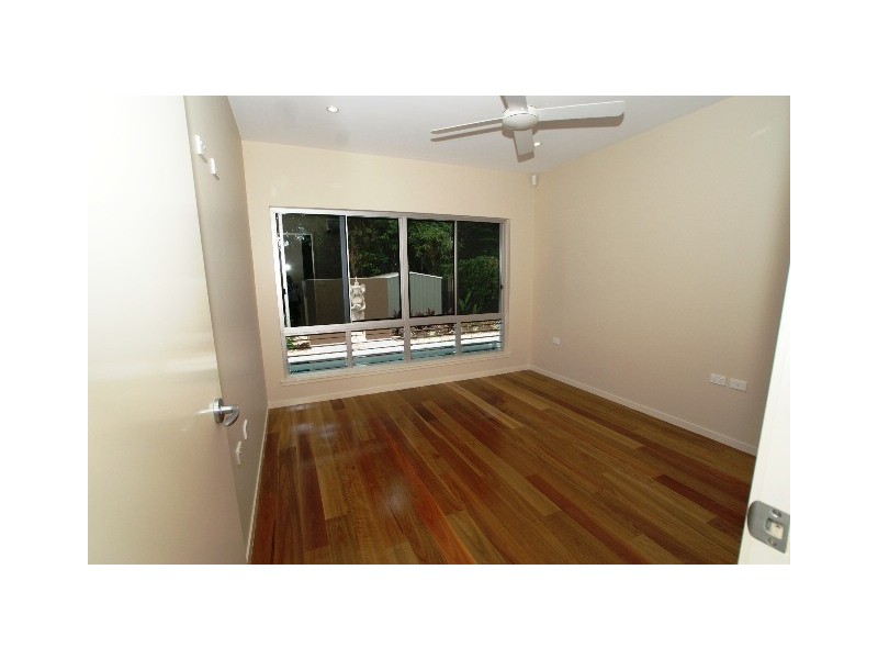 3 Lillian Road, Palm Cove QLD 4879