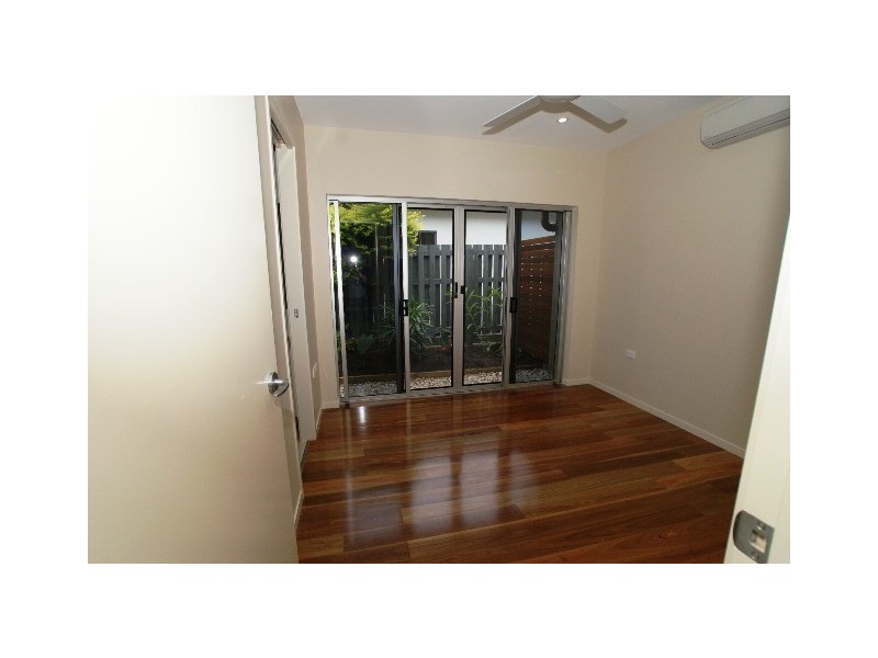 3 Lillian Road, Palm Cove QLD 4879