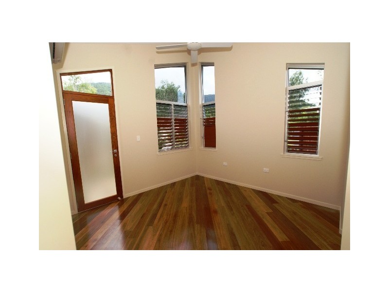 3 Lillian Road, Palm Cove QLD 4879