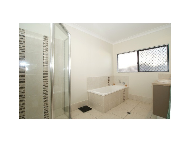 2 Edge Close, Kewarra Beach QLD 4879
