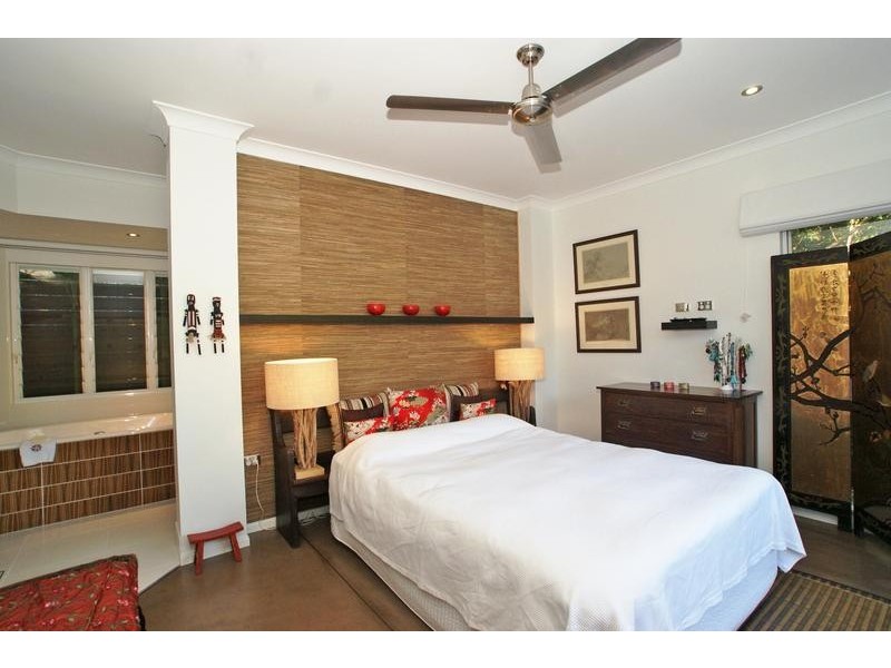 12 Muller Street, Palm Cove QLD 4879