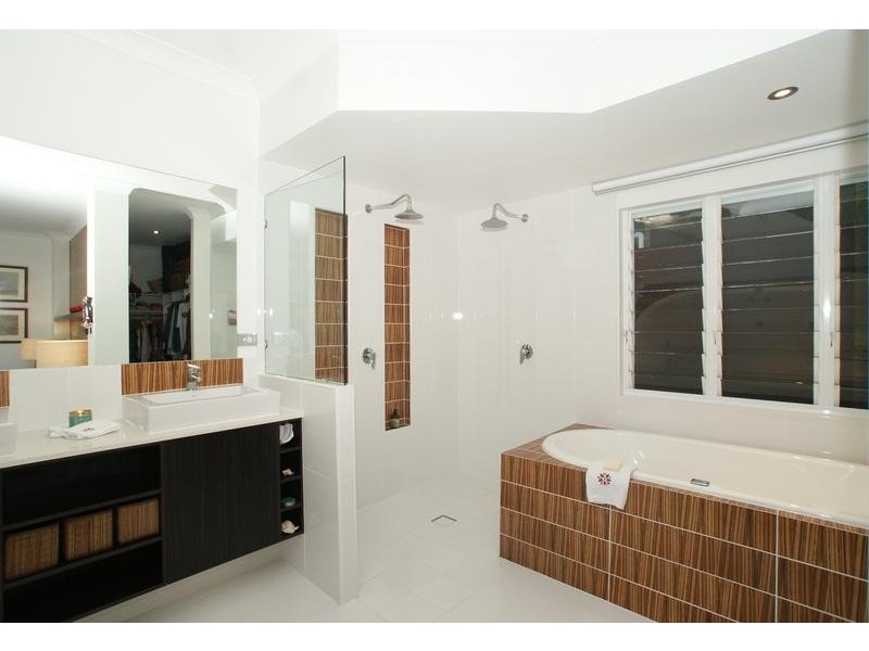 12 Muller Street, Palm Cove QLD 4879