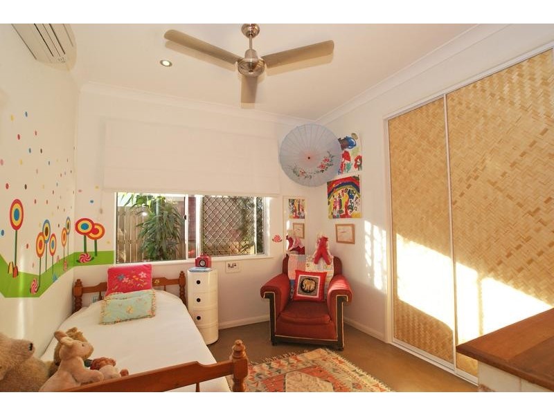 12 Muller Street, Palm Cove QLD 4879