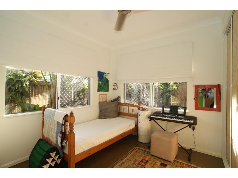 12 Muller Street, Palm Cove QLD 4879