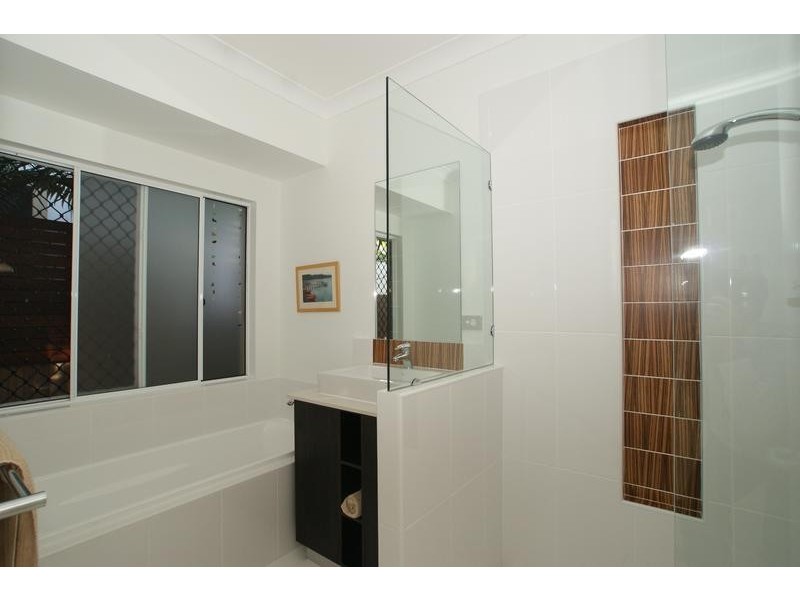 12 Muller Street, Palm Cove QLD 4879