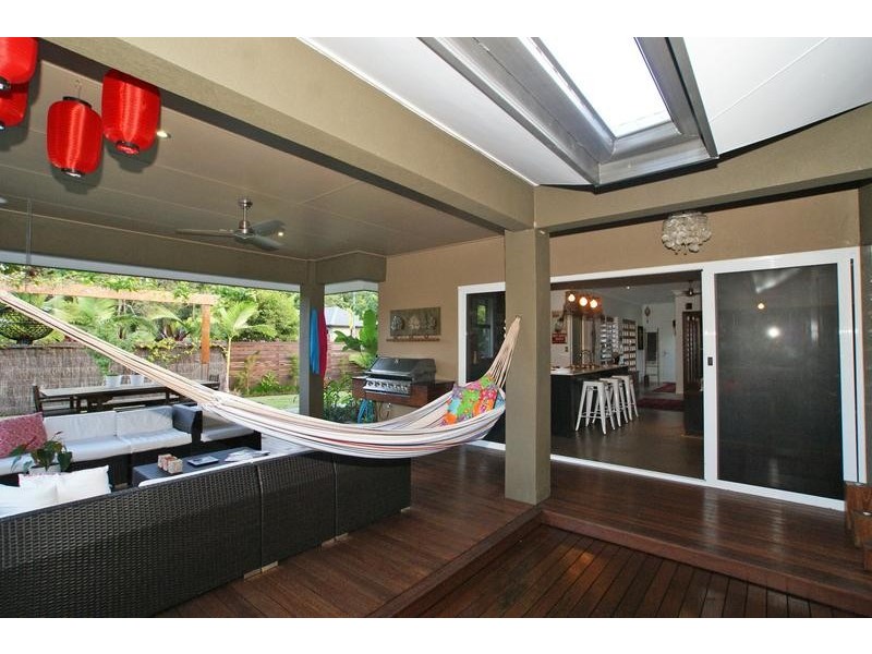 12 Muller Street, Palm Cove QLD 4879