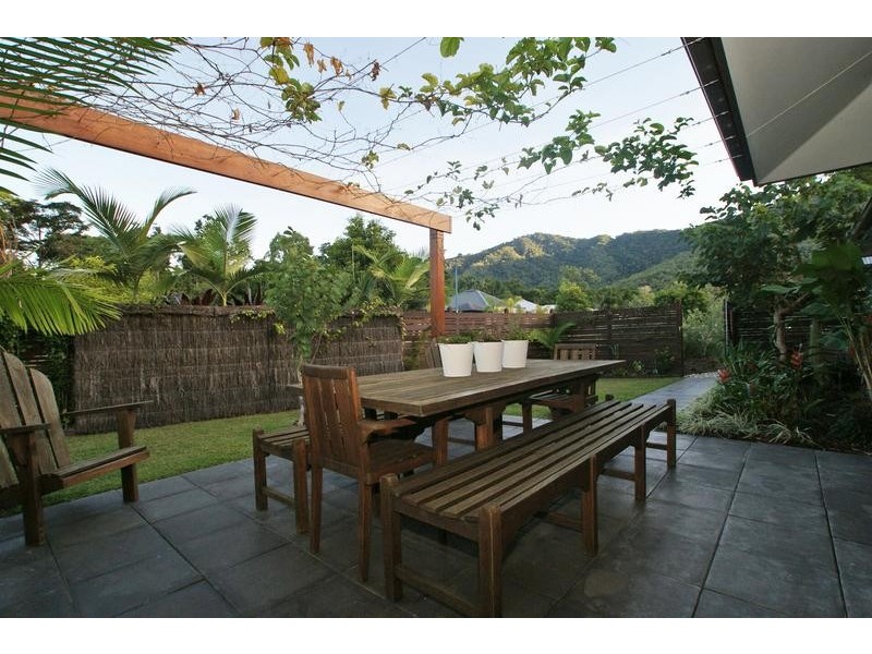 12 Muller Street, Palm Cove QLD 4879