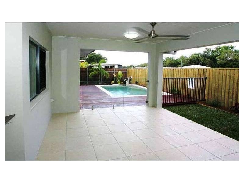 35 Aurelia Street, Palm Cove QLD 4879